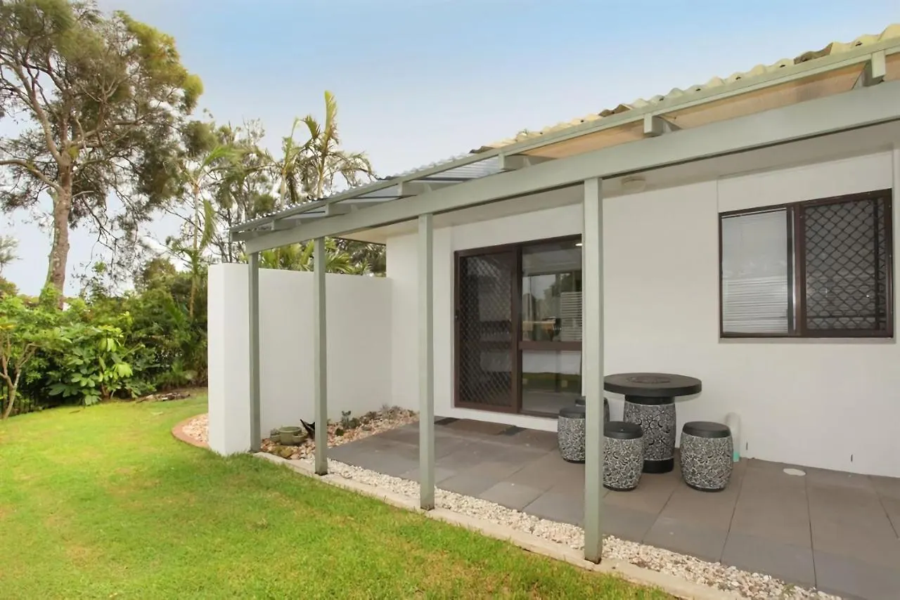 Holiday home 6 Petrie Avenue Villa Marcoola