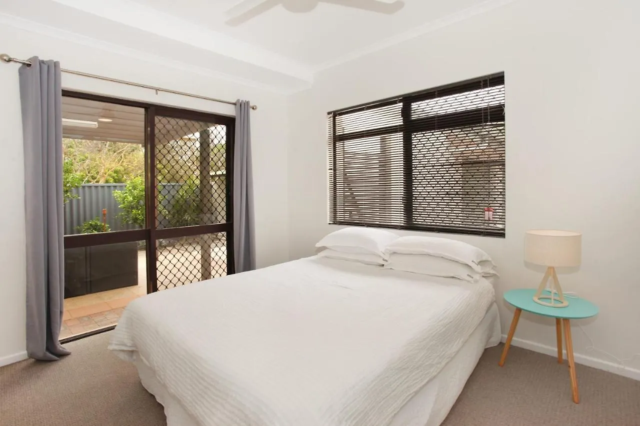 Holiday home 6 Petrie Avenue Villa Marcoola